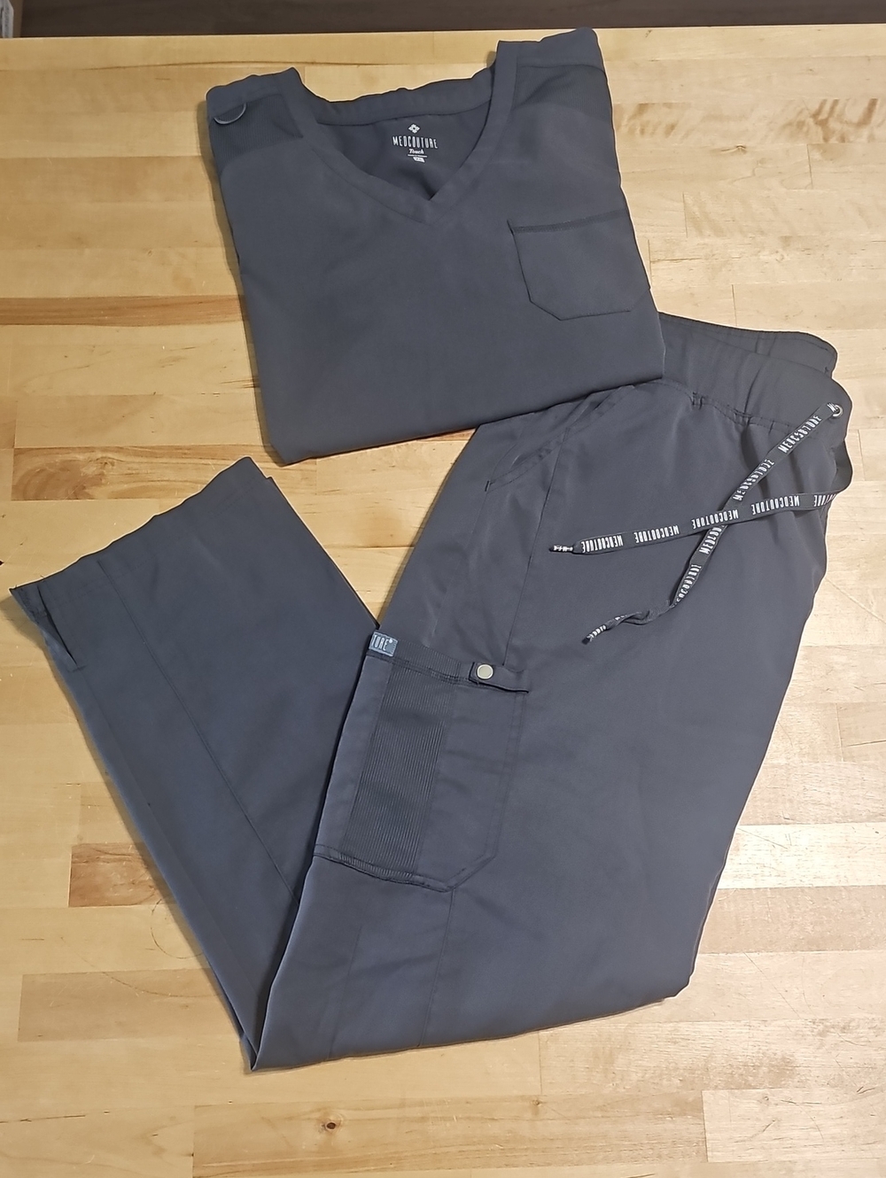Med Couture Touch Grey Scrub Set XL V-Neck Cargo Joggers